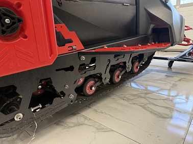 Снегоход IKUDZO HUNTER 650LK 28 EXPERT V2 крсно-черный  Б/У