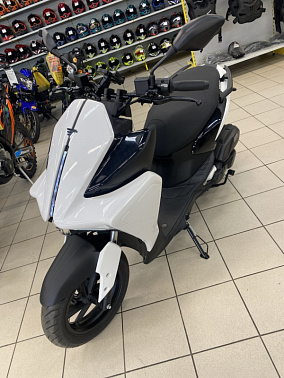 Скутер X-MOTORS CYCLONE PRO Белый